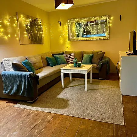 Wilcza Chatka Na Kaszubach,Niedaleko Stoku Koszalkowo,Kominek,Balia Feriehus *