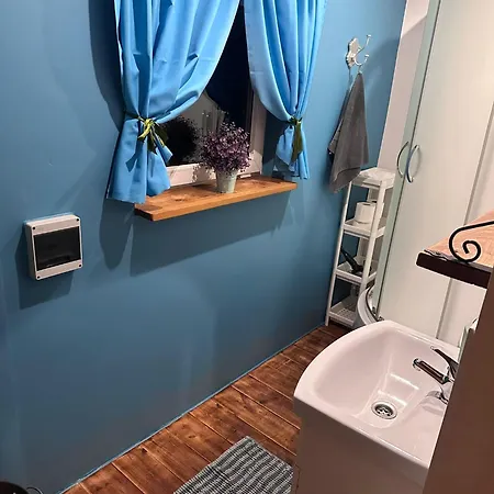 Feriehus Wilczy Zakatek,relaks W Srodku Lasu Niedaleko Jeziora Golubie,balia ,sauna *