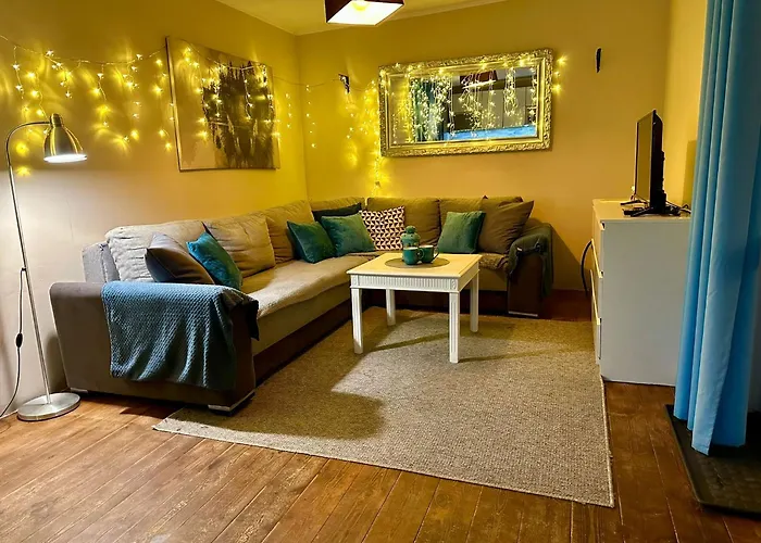 Wilcza Chatka Na Kaszubach,Niedaleko Stoku Koszalkowo,Kominek,Balia Feriehus *