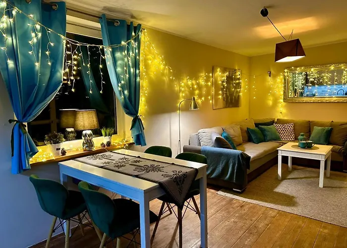 Wilcza Chatka Na Kaszubach,Niedaleko Stoku Koszalkowo,Kominek,Balia Feriehus *